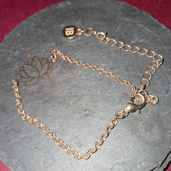 Goldtone Lotus Flower Chain Bracelet With IB On Tag - Picture 3 of 4
